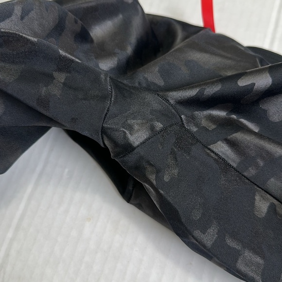 SPANX Faux Leather Black Camo Leggings Size Medium Womens Sculpting Slim Fit - Picture 14 of 14